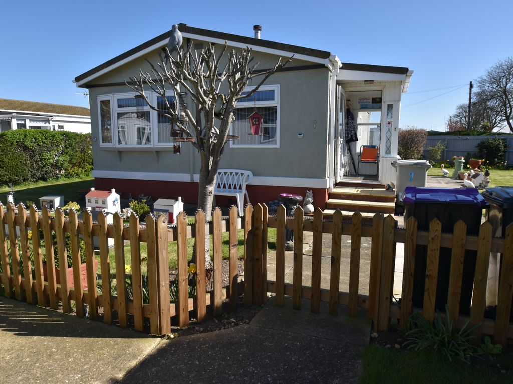 3 bed mobile/park home for sale in Beech Crescent, Ingoldmells PE25