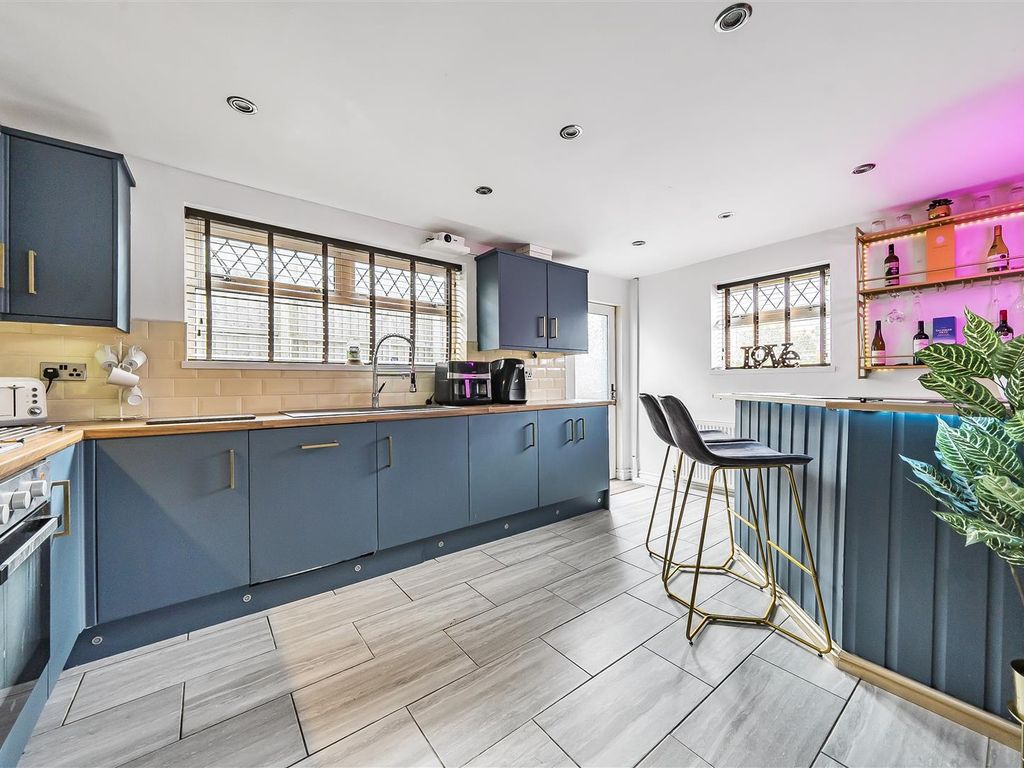 3 bed end terrace house for sale in Llangyfelach Road, Treboeth