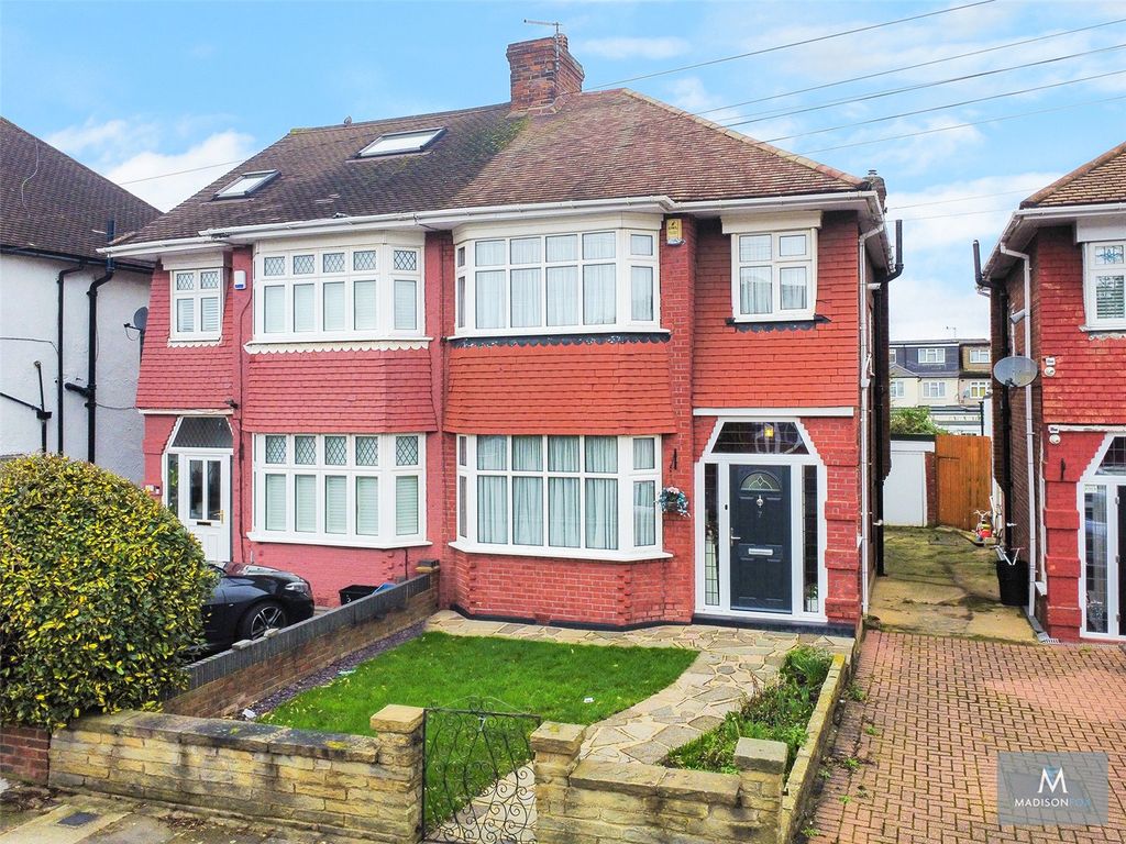 3 bed semidetached house for sale in Harewood Drive, Ilford IG5, £