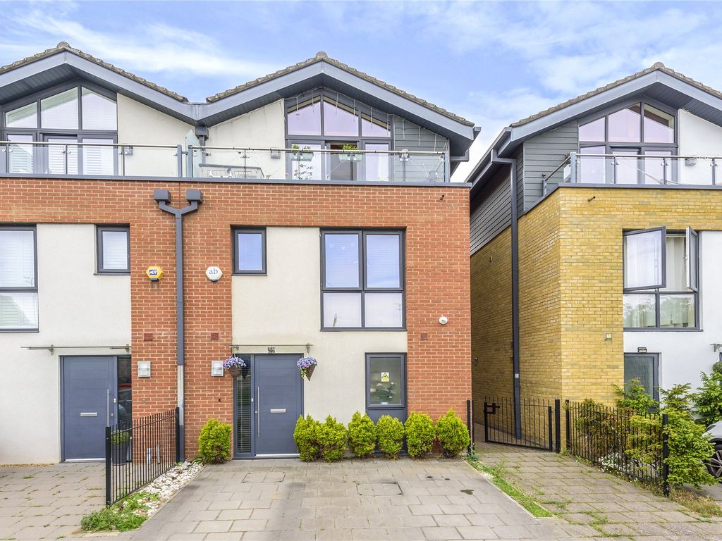 3 bed end terrace house for sale in Westfield Avenue, Woking GU22 Zoopla
