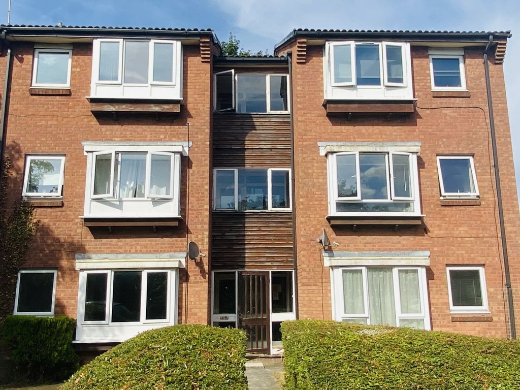 Studio to rent in Tom Price Close, Cheltenham, Gloucestershire GL52, £