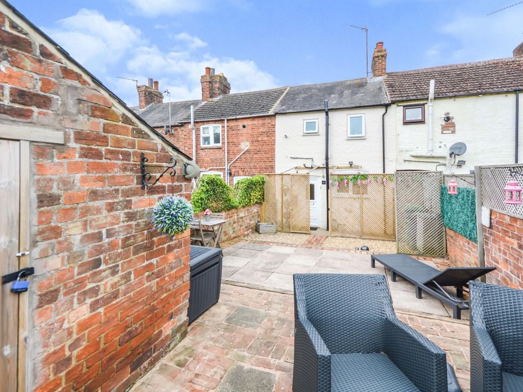 2 bed terraced house for sale in Park Street, Earls Barton, Northampton
