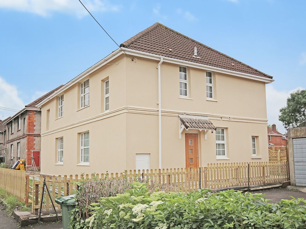 1 bed flat to rent in Haynes Road, Westbury BA13, £695 pcm Zoopla