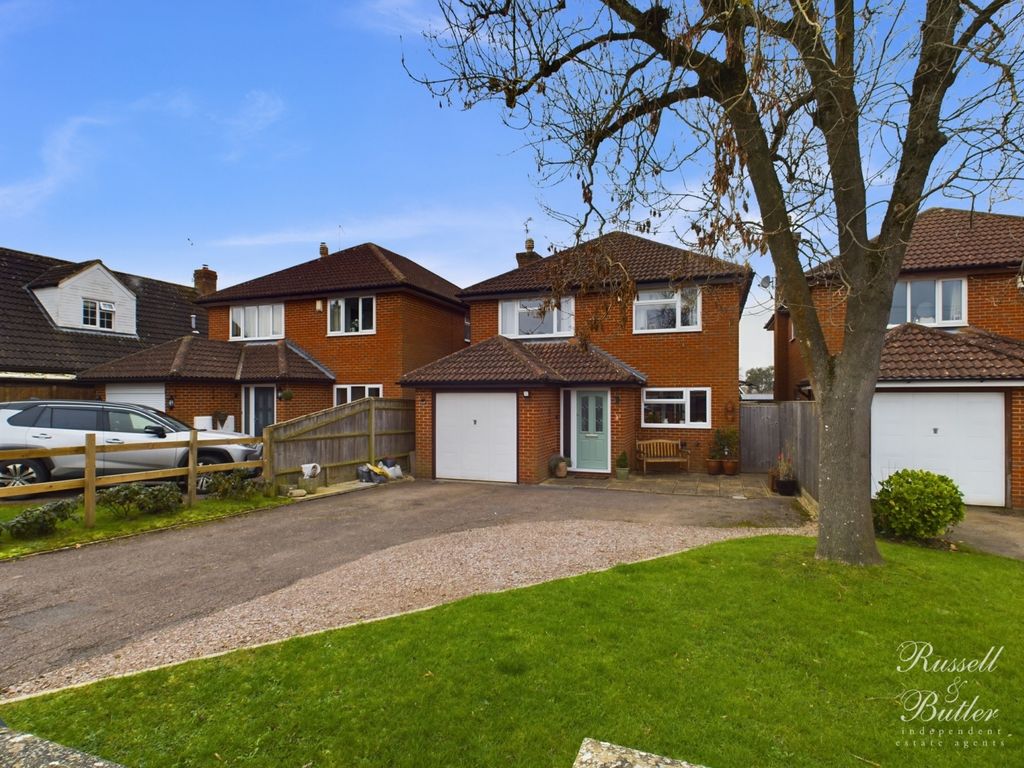 4 bed detached house for sale in Park Road South, Winslow MK18, £