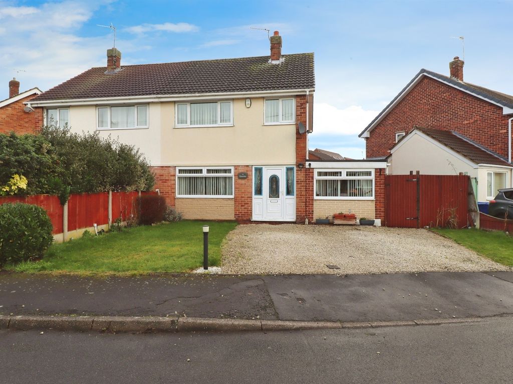 3 bed semidetached house for sale in Sunningdale Road, Hatfield