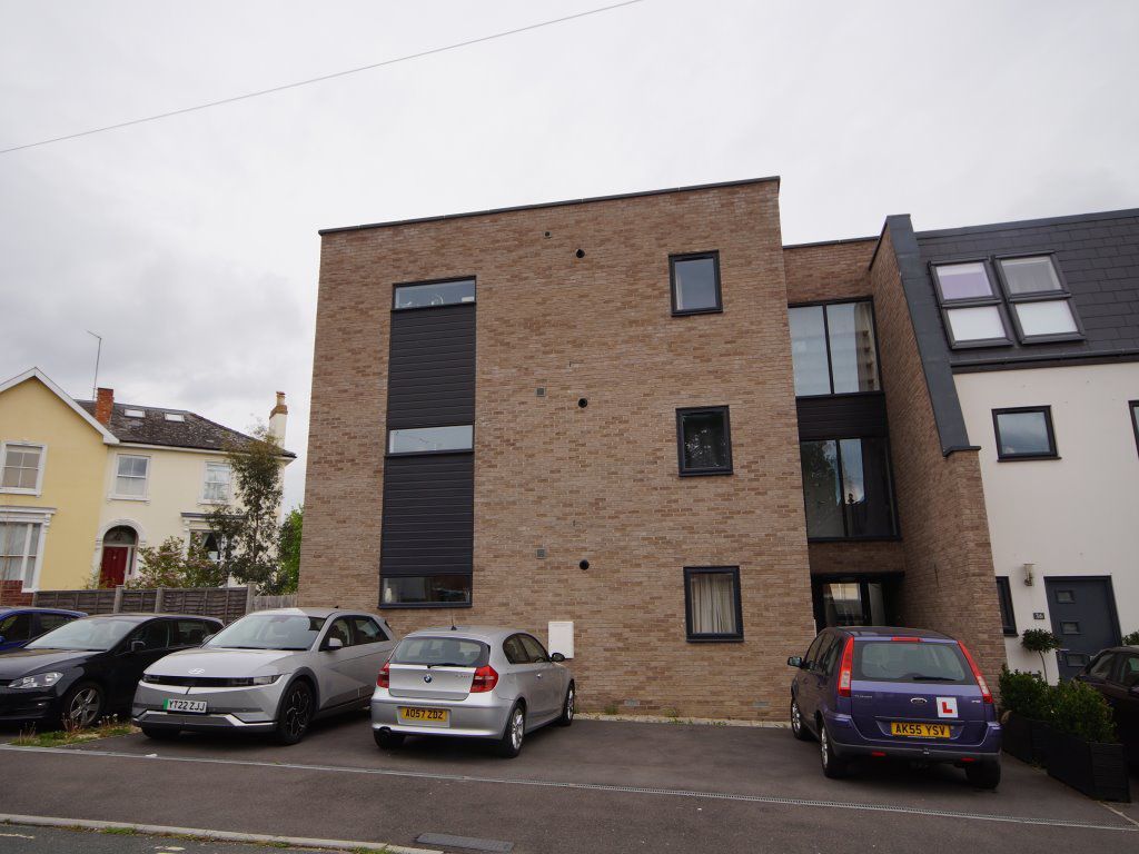 2 bed flat to rent in Church Road, St. Marks, Cheltenham GL51, £950 pcm