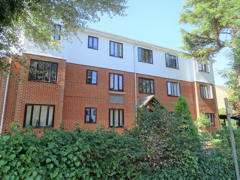3 bed flat for sale in Gloucester Road, New EN5 Zoopla