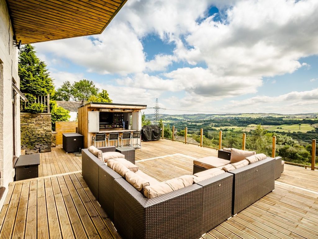 5 bed semidetached house for sale in Greetland Road, Barkisland