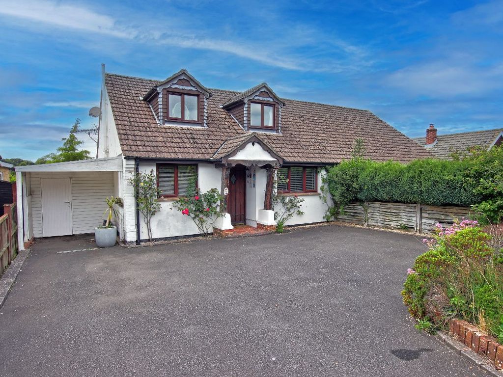 4 bed semidetached house for sale in London Road, Horndean