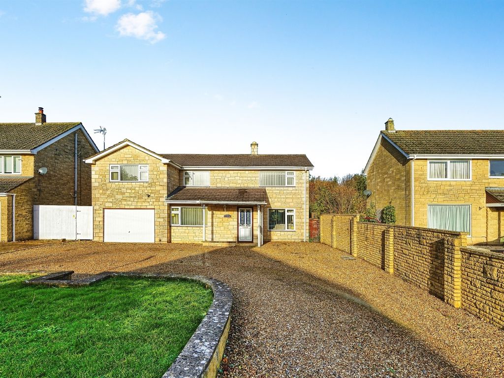 4 bed detached house for sale in Thornhill Road, South Marston, Swindon