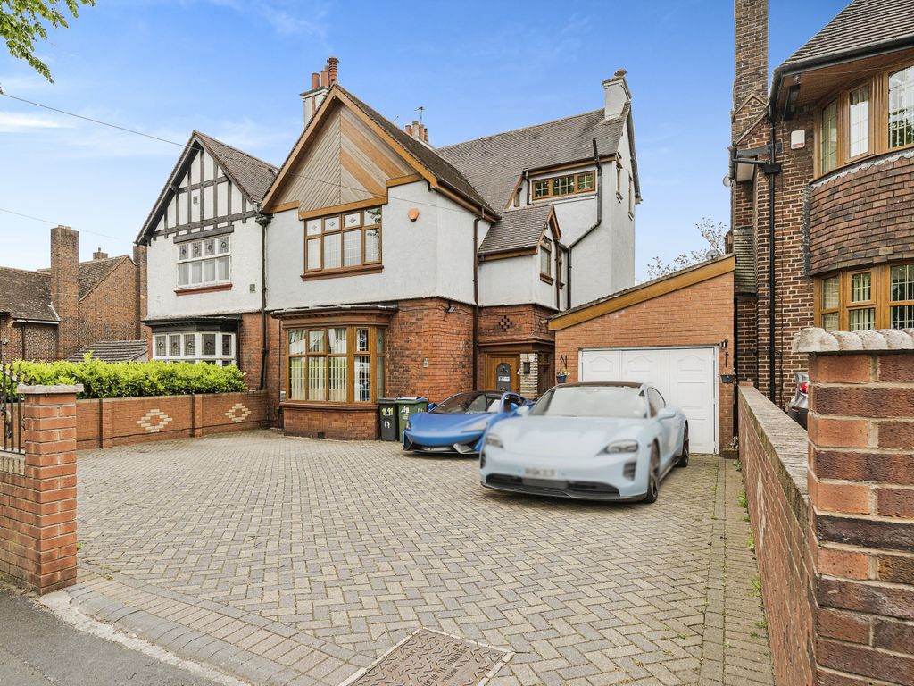 6 bed semidetached house for sale in Hollyhedge Road, West Bromwich