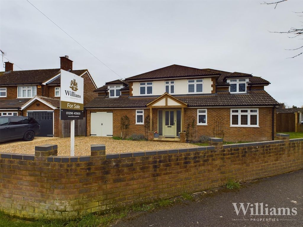5 bed detached house for sale in King Edward Avenue, Turnfurlong