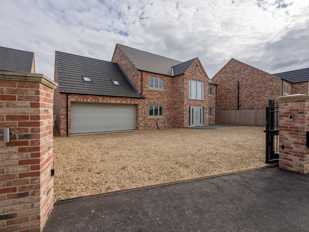 5 bed detached house for sale in Barton Road, Wisbech PE13, £625,000