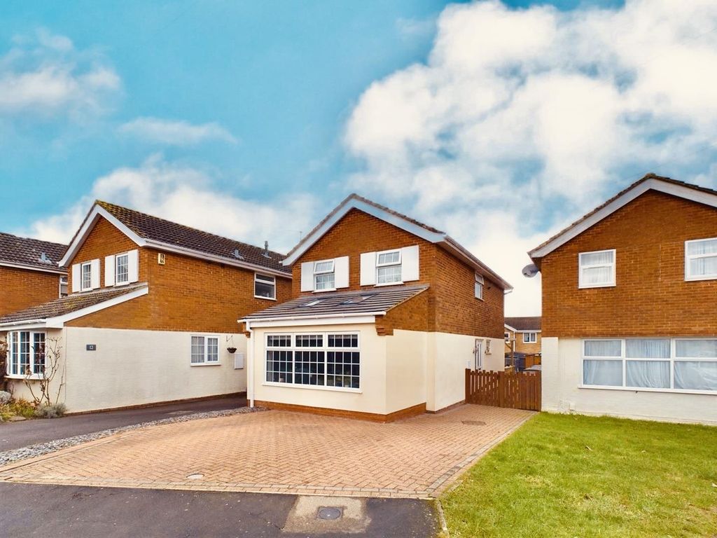 3 bed detached house for sale in Harding Close, Kettering NN15, £