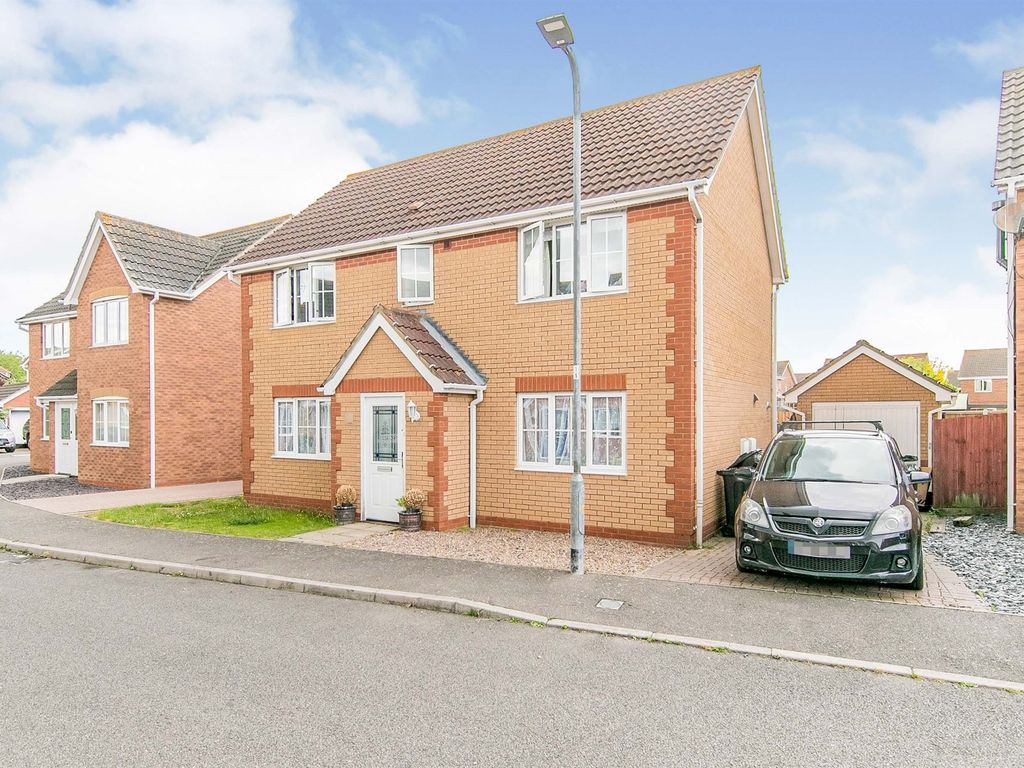 4 bed detached house for sale in Regimental Way, Dovercourt, Harwich