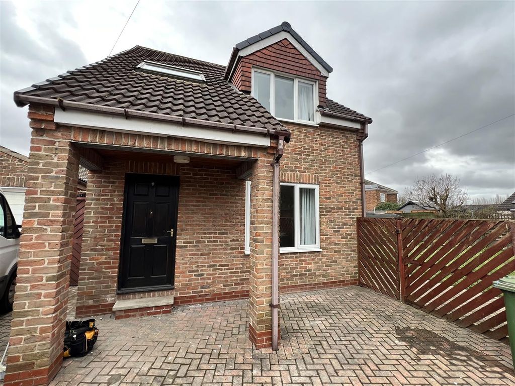 3 bed detached house to rent in Whinney Lane, Streethouse, Wakefield