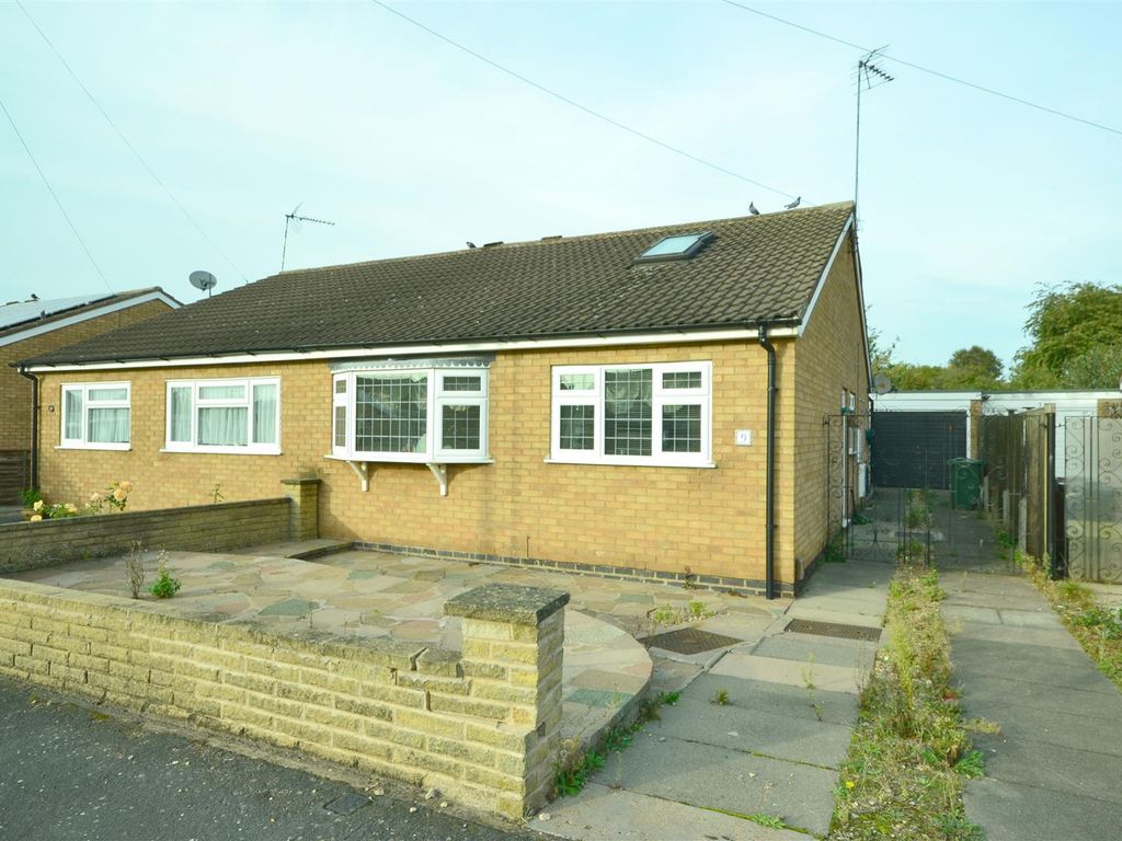 3 bed semidetached bungalow for sale in Amberley Close, Thurmaston