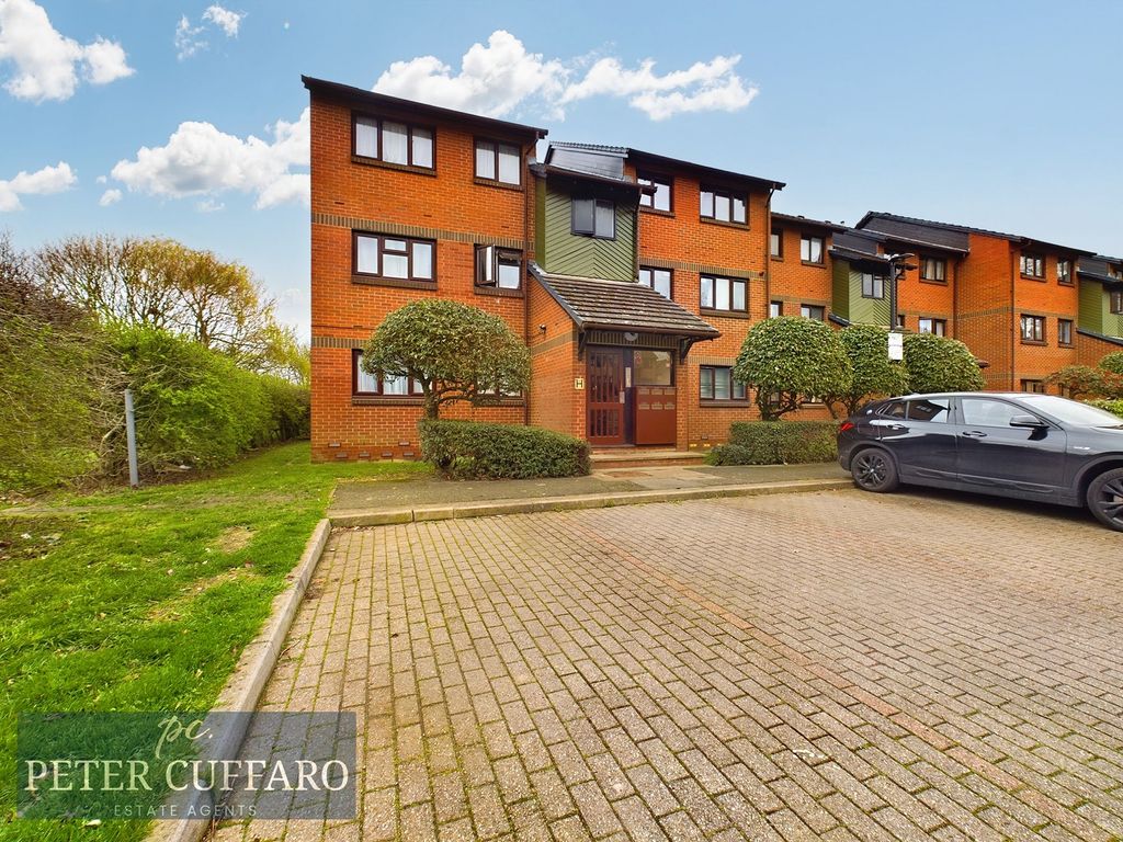 2 bed flat for sale in Maltby Drive, Enfield EN1 Zoopla