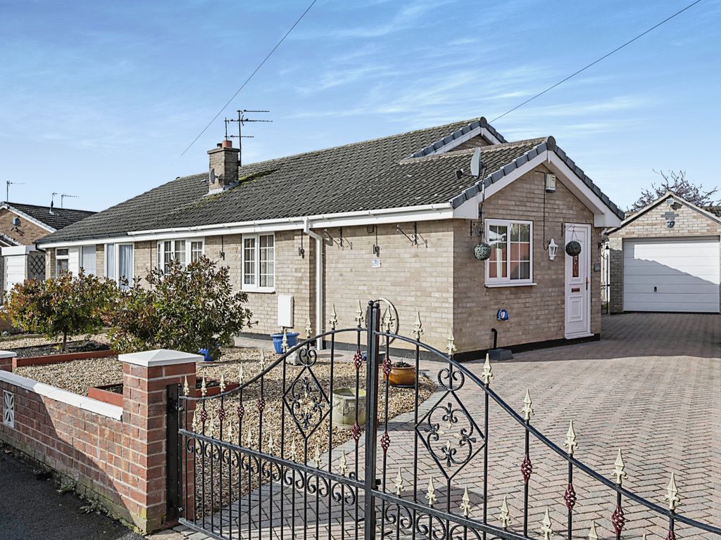 2 bed bungalow for sale in Ashfield Close, Armthorpe, Doncaster, South