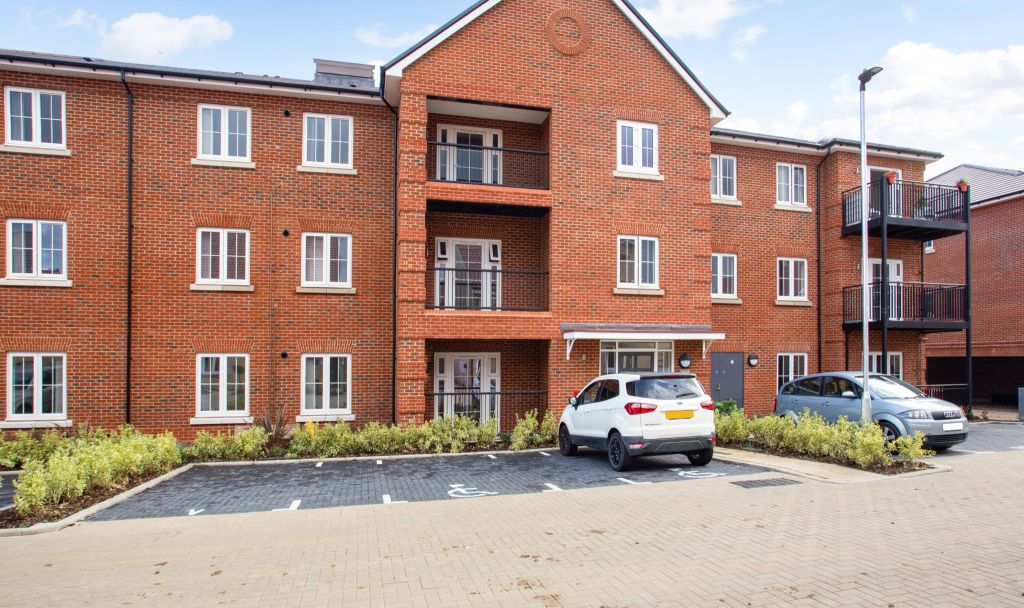 New home, 2 bed flat for sale in Parish Way, Stortford CM23, £