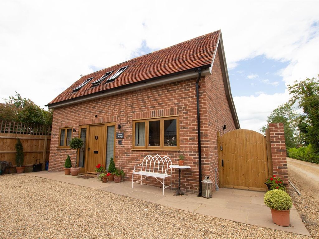 3 bed property to rent in Cole End Lane, Sewards End, Saffron Walden