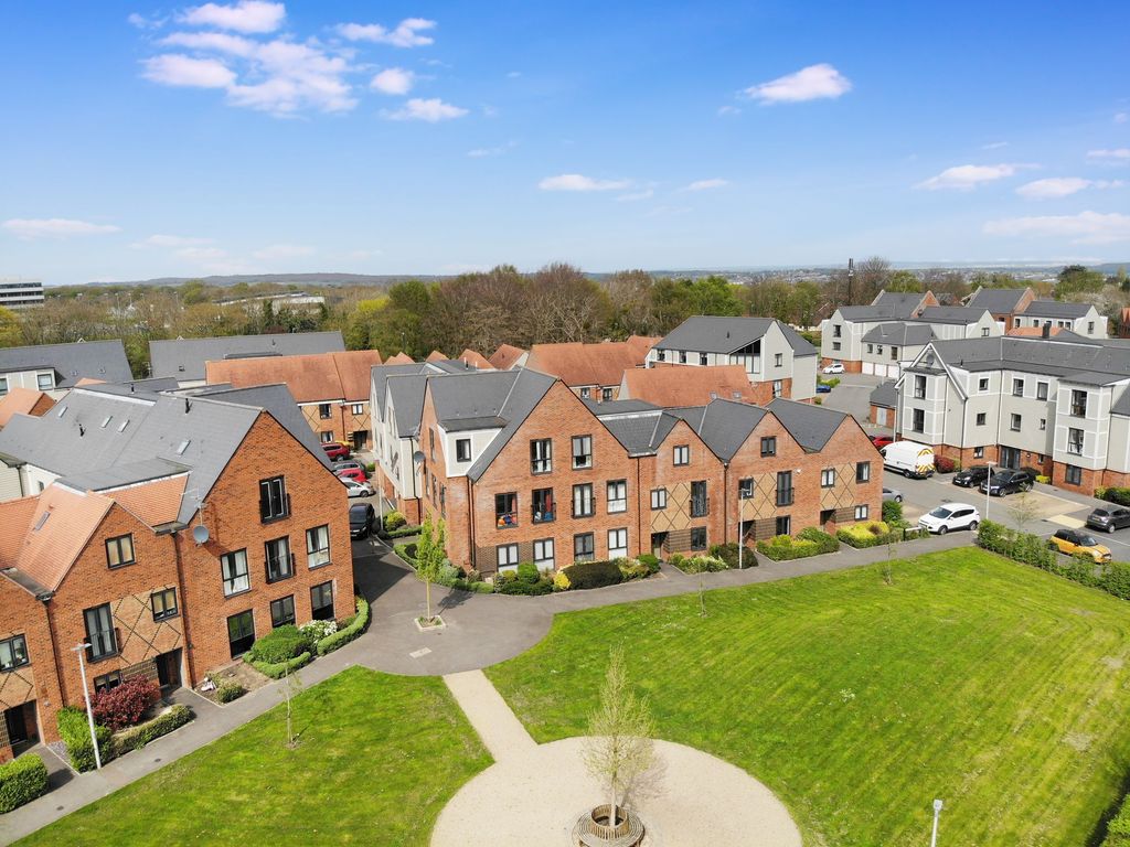 2 bed flat for sale in Dakota Drive, Chatham ME4, £260,000 Zoopla