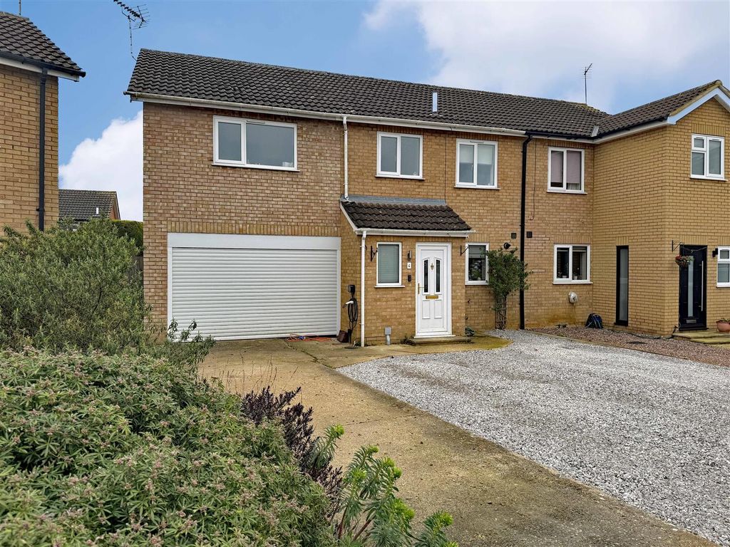3 bed semidetached house for sale in Fir Road, Stamford PE9, £380,000