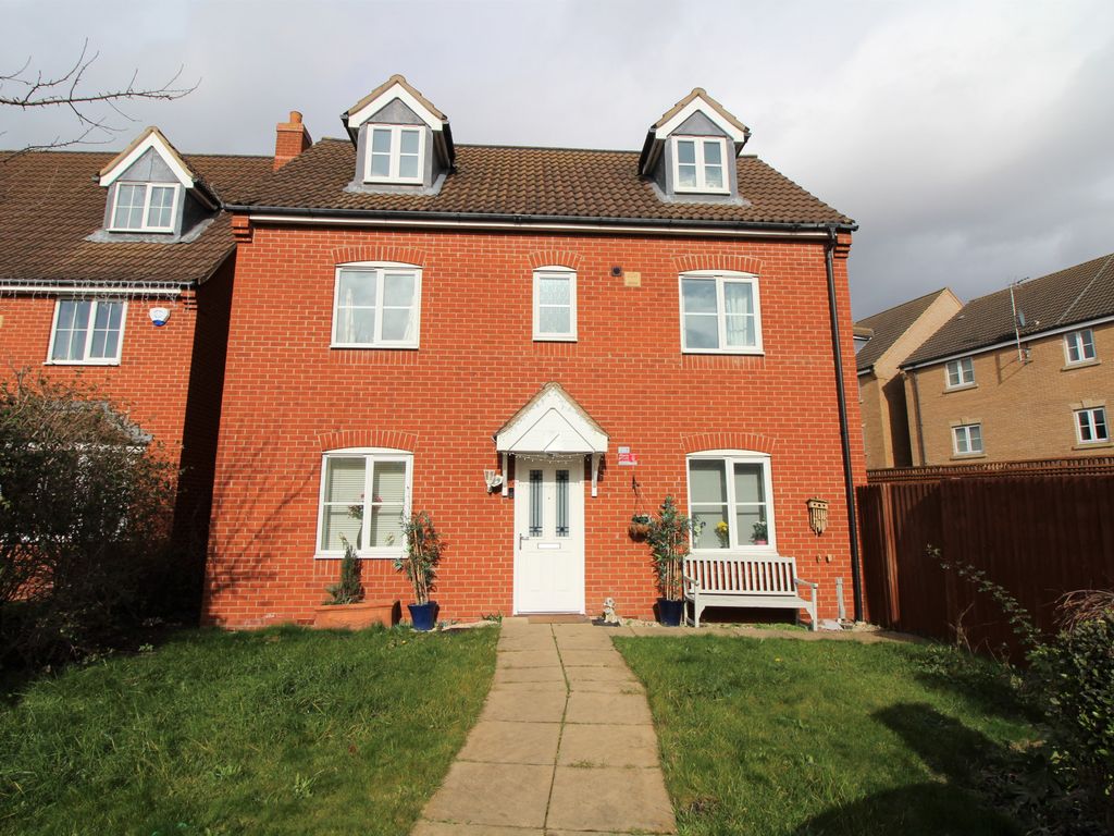4 bed detached house to rent in Wick Road, Hampton Hargate