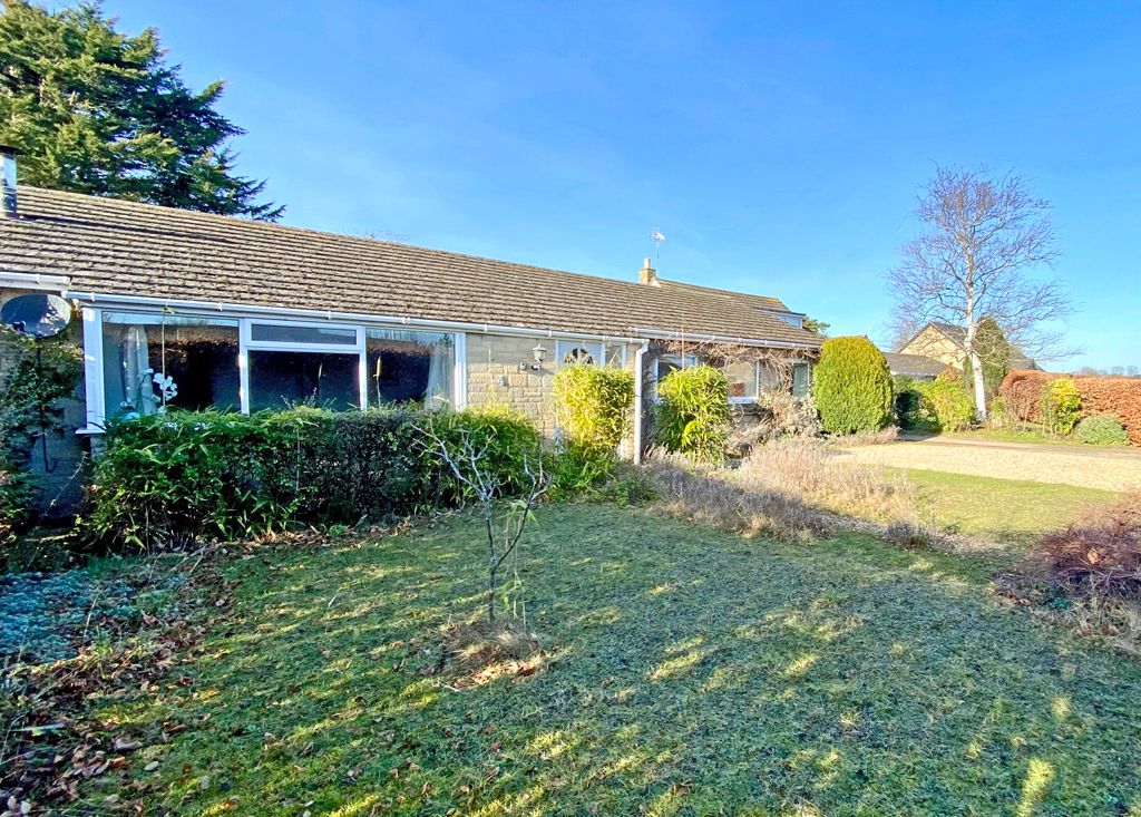 4 bed bungalow for sale in Plough Close, Shillingford, Wallingford OX10