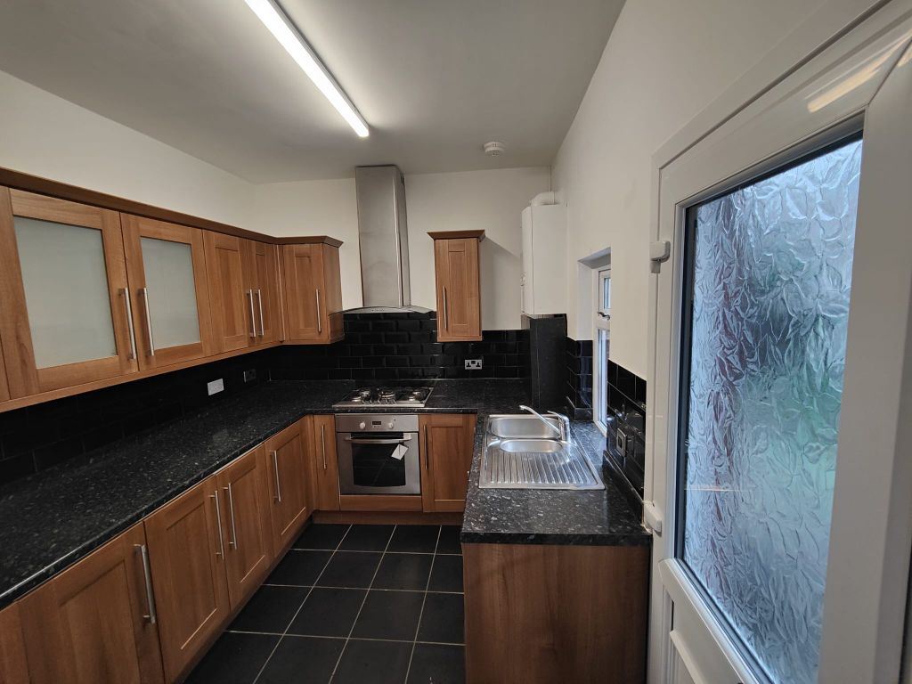 2 bed flat to rent in High Street East, Wallsend NE28, £600 pcm Zoopla