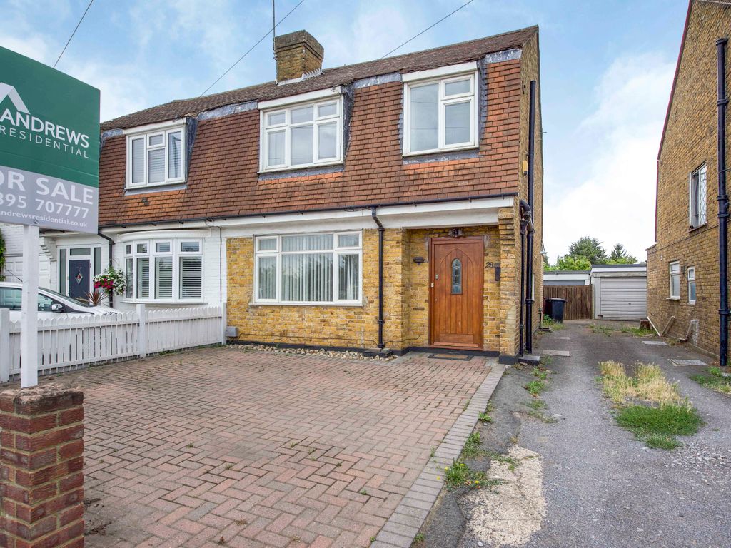 3 bed semidetached house for sale in Oxford Gardens, Denham, Uxbridge