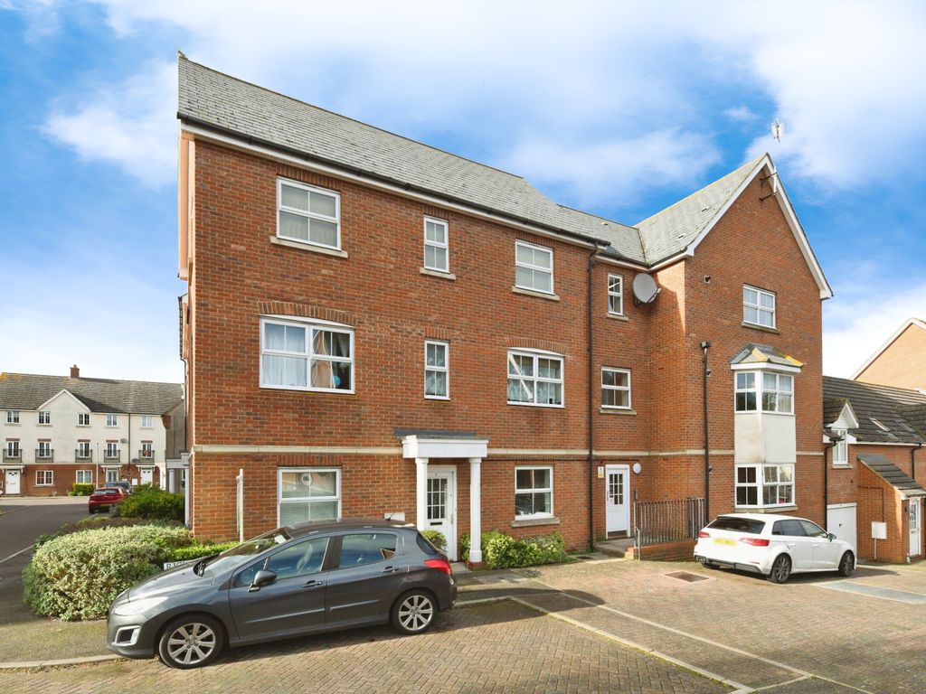 2 bed flat for sale in Richards Close, Witham, Essex CM8, £175,000 Zoopla