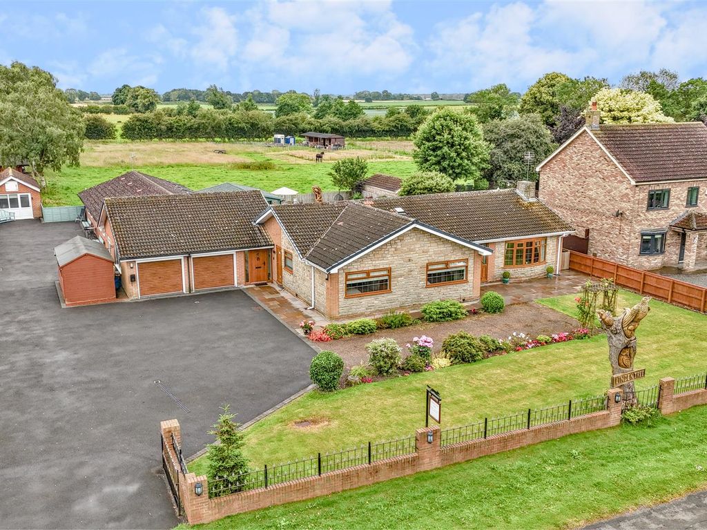 4 bed detached bungalow for sale in Carlton Road, Carlton Miniott