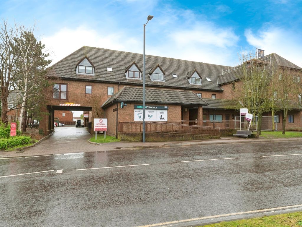 2 bed flat for sale in High Street, Baldock SG7, £220,000 Zoopla