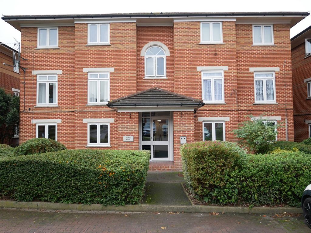 1 bed flat to rent in Roffey Court, Swynford Gardens, Hendon NW4 Zoopla