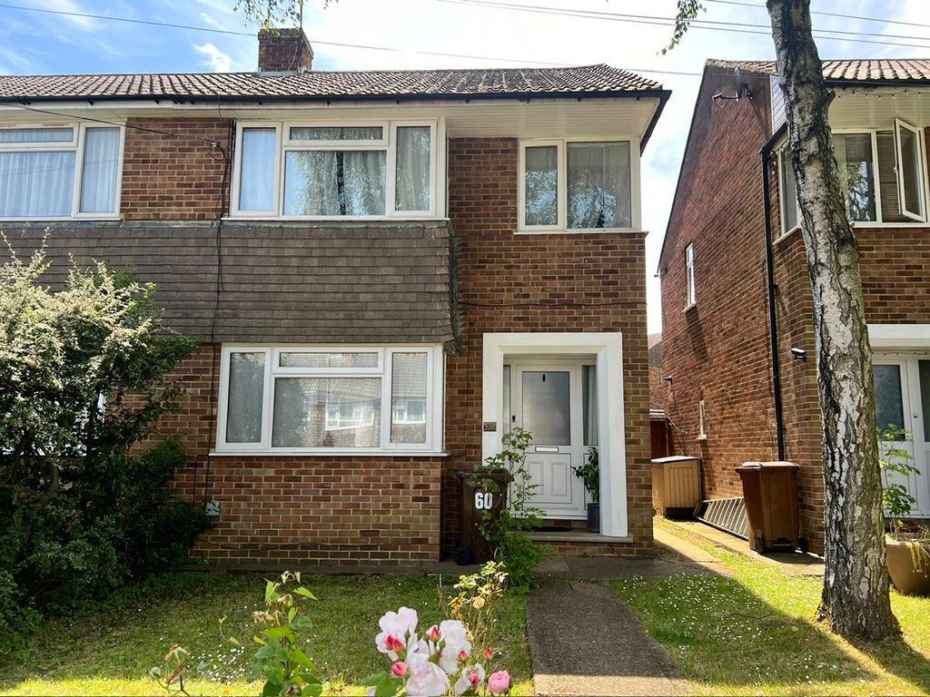 3 bed property to rent in Windermere Drive, Rainham, Gillingham ME8, £