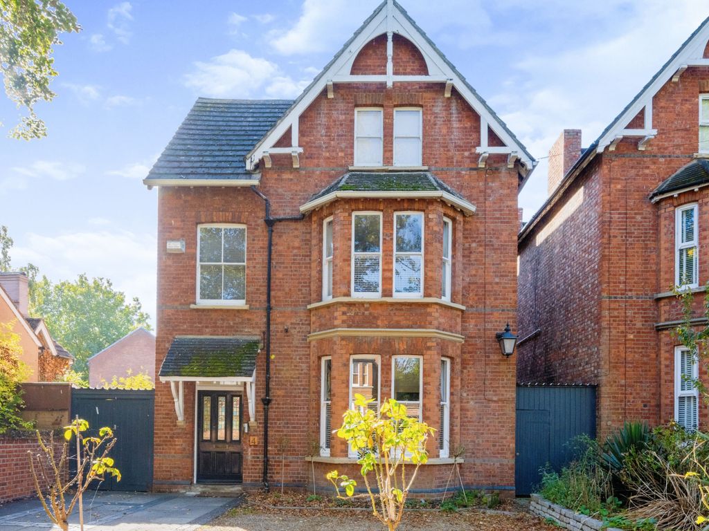 Lansdowne Road, Bedford MK40  