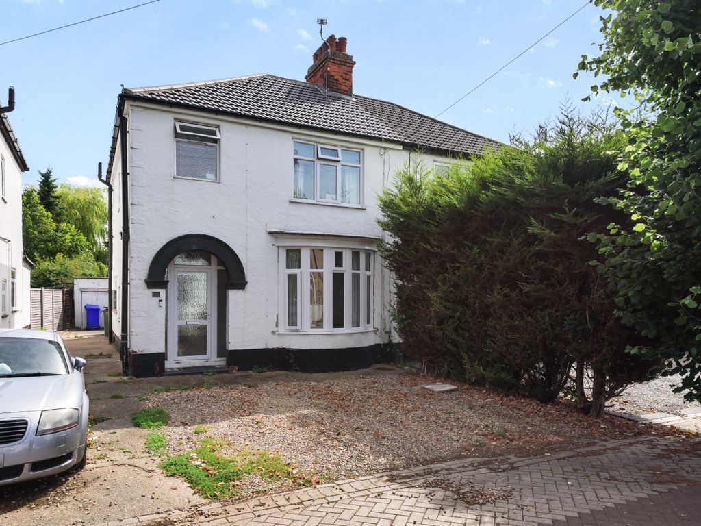 3 bed semidetached house for sale in St Helens Avenue, Scartho DN33