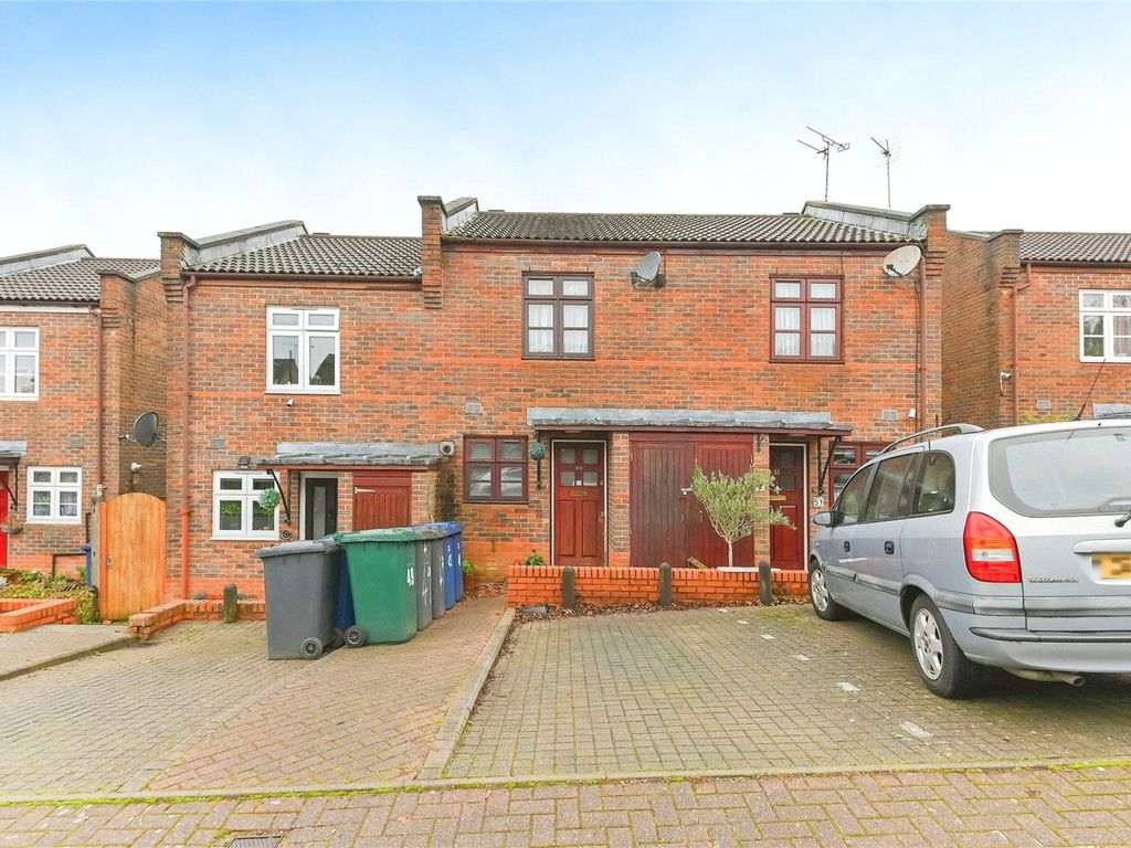 2 bed terraced house for sale in Sampson Avenue, EN5, £145,600