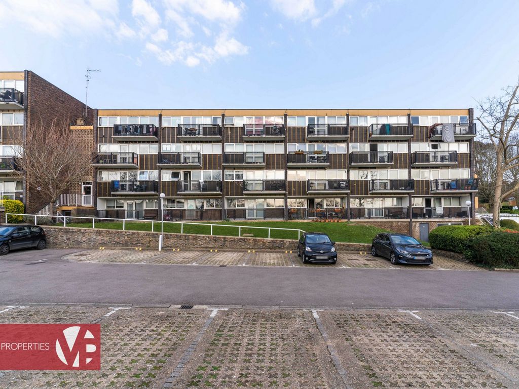 2 bed flat for sale in Hillside, Hoddesdon EN11 Zoopla