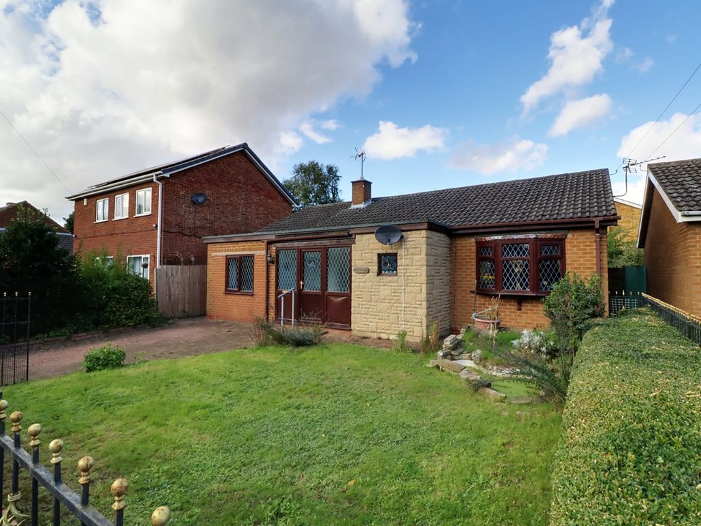 3 bed detached bungalow for sale in Potts Lane, Crowle DN17, £195,000
