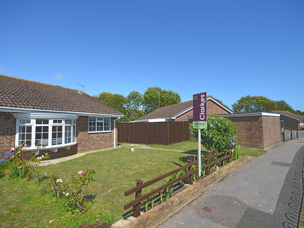 2 bed semidetached bungalow for sale in Findon Drive, Felpham, Bognor