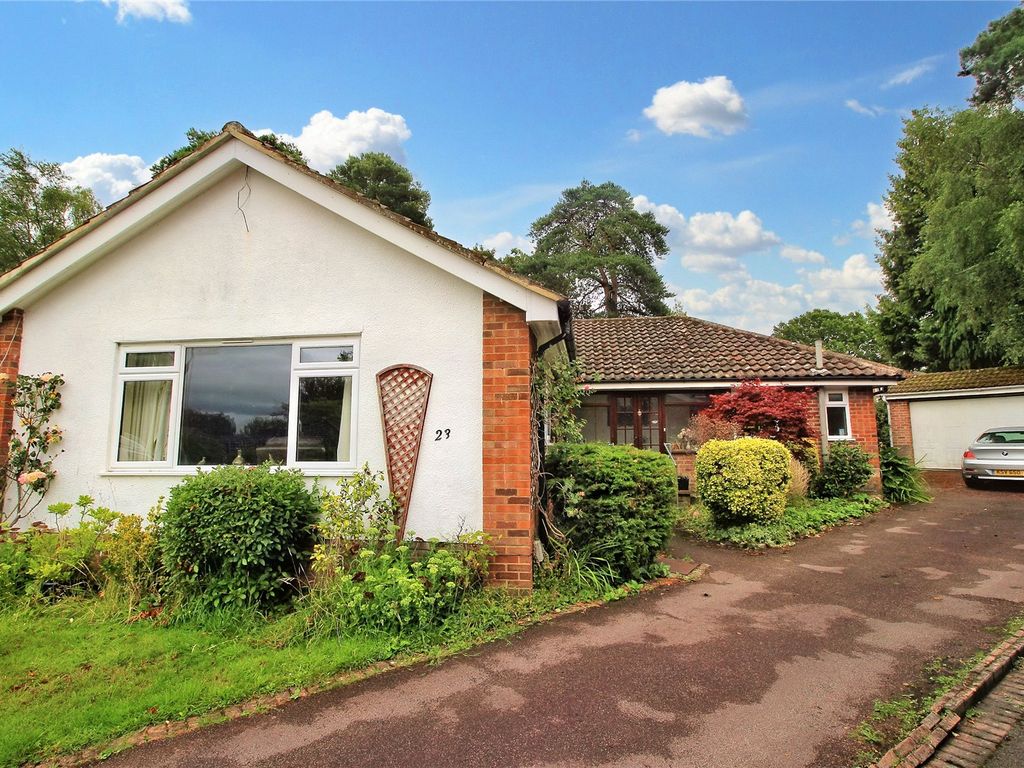4 bed bungalow for sale in Osborne Drive, Fleet, Hampshire GU52 Zoopla
