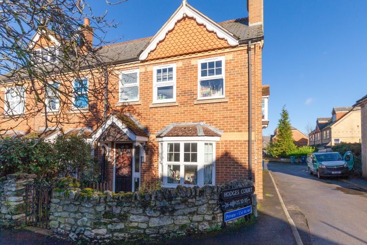 3 bed end terrace house for sale in Hodges Court, Oxford OX1, £650,000