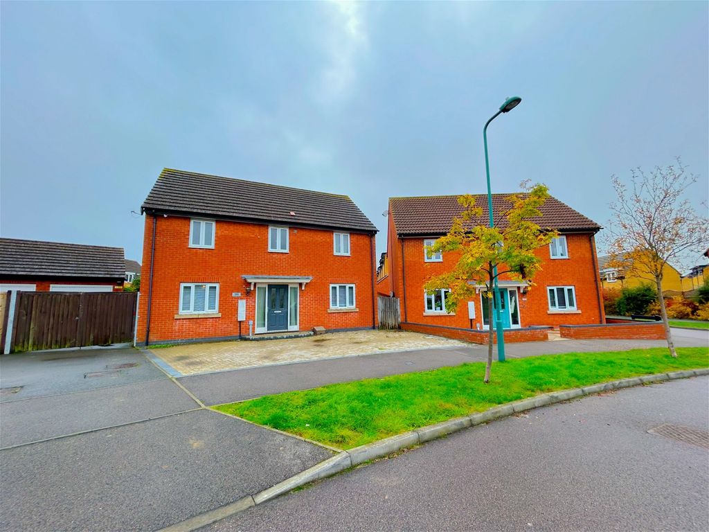 4 bed detached house for sale in Burghfield Green, Gunthorpe/Roman