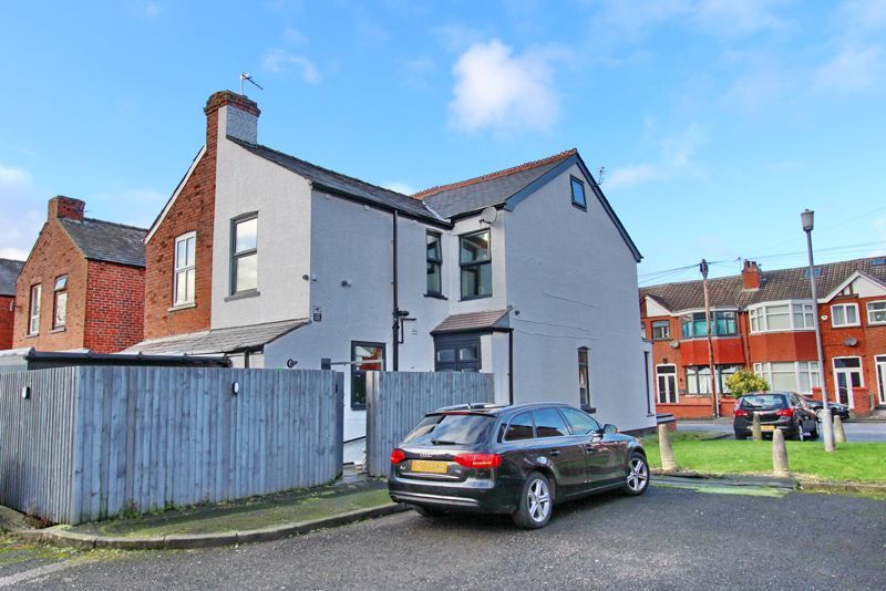 4 bed end terrace house for sale in Orange Hill Road, Prestwich