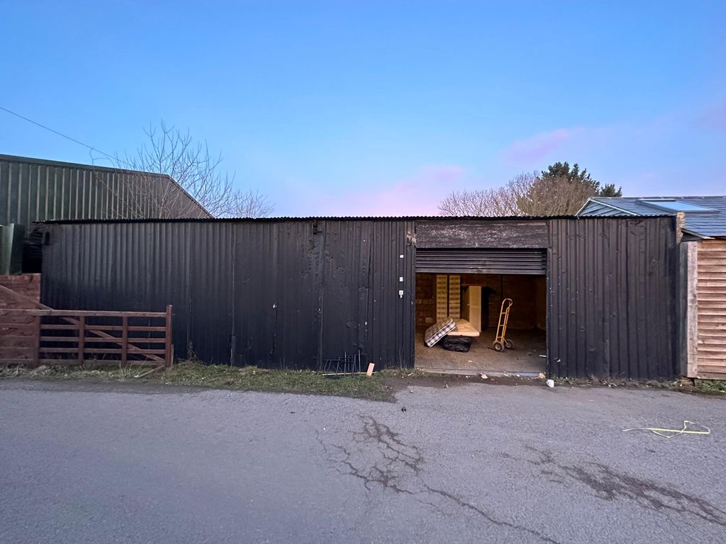 Warehouse to let in Northaw Road West, Potters Bar EN6, £12,000 pa Zoopla