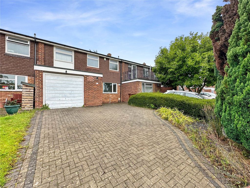 3 bed terraced house for sale in Childscroft Road, Rainham, Gillingham