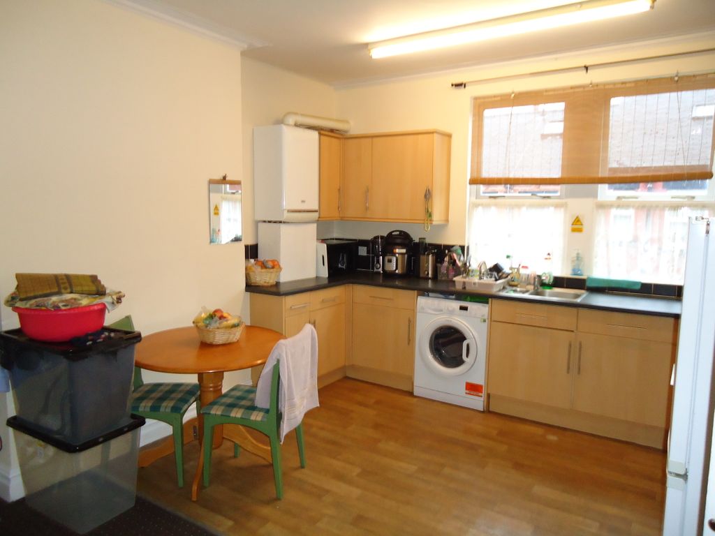 4 bed flat to rent in Tempest Road, Beeston, Leeds LS11 Zoopla