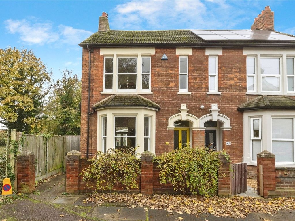 4 bed semidetached house for sale in St. Leonards Avenue, Bedford
